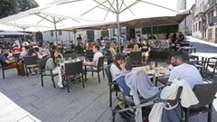 Terrazas en la plaza de M�ndez N��ez, en Pontevedra