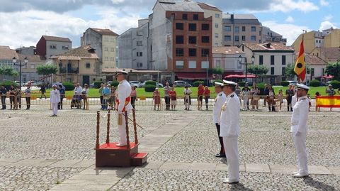 El almirante jefe del Arsenal Militar de Ferrol en su alocucin a los soldados