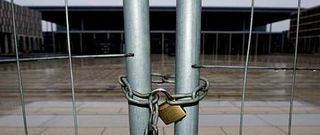 Las millonarias obras del nuevo aeropuerto internacional de Berl�n, que acumulan 4 a�os de retraso, se han convertido en un quebradero de cabeza para Merkel.