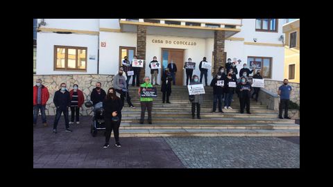 La protesta frente a la casa consistorial de Barreiros