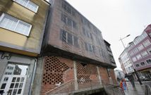 El inmueble est� cubierto por una gran malla o red de seguridad desde hace unos d�as. 