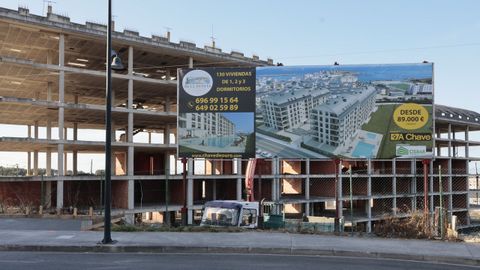 Vista de los esqueletos de San Cibrao (Cervo) donde ahora se construir�n 130 viviendas, tras paralizarse las obras. 