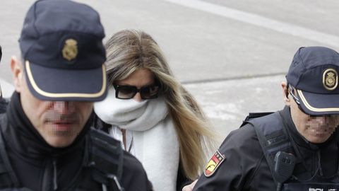 La Miss Asturias vinculada a �balos, Claudia Montes, sale de los juzgados de Gij�n para testificar por el ?caso Koldo?