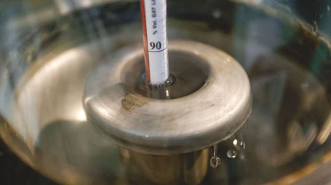 Alcohol�metro para controlar el grado y separar las fracciones de la destilaci�n