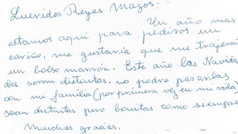 �ngeles, que pasa la Navidad sin su familia por primera vez, pide un bolso marr�n