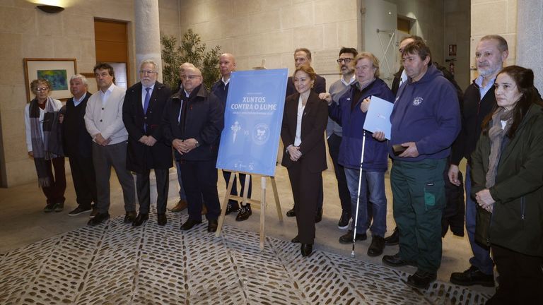 La entrega de los fondos recaudados por el Celta en la campa�a �Xuntos contra o lume�, en im�genes