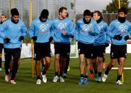 Los celestes saltaron al campo de A Madroa despu�s de 45 minutos de reuni�n.