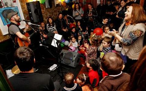 Dani Barreiro llen� el Gotham con su concierto pensado espec�ficamente para los m�s peque�os.