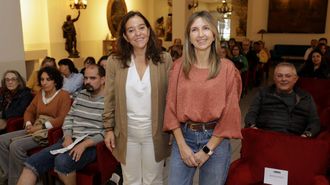 La alcaldesa, In�s Rey, y la concejala de Benestar Social, Nereida Canosa, en el acto en el Circo de Artes�ns