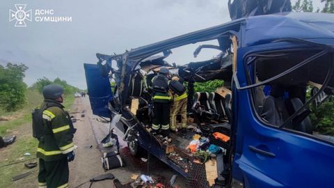 Al menos nueve civiles ucranianos fueron asesinado en una ataque ruso al autobs en el que viajaban.