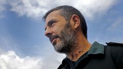 El sargento Lagoa, este mi�rcoles en Oleiros. En su cuello a�n tiene las huellas del balazo que recibi� el pasado fin de semana