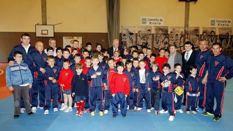 VISITA DE VICENTE DEL BOSQUE A RIBEIRA PARA RECIBIR PREMIO DEL CLUB DE TAEKUONDO NATURAL SPORT VIDELGI