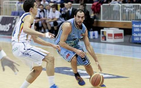 Dani Rodr�guez, que hoy vuelve a la pista de su antiguo equipo, con el bal�n ante el Andorra.