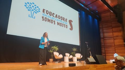 Luc&iacute;a Veiga foi a presentadora do acto