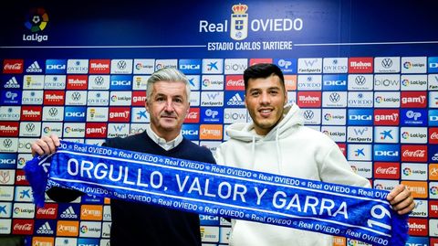 Roberto Surez y Leo Sequeira, en la sala de prensa del Carlos Tartiere