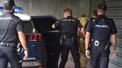 Traslado al juzgado del detenido por el crimen machista de A Coru�a.