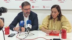 �ngel Mato, secretario general de la agrupaci�n local del PSOE, y la diputada en el Congreso Obdulia Taboadela, en rueda de prensa este viernes.