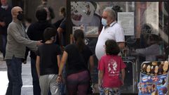 Imagen de la calle peatonal de Ribeira, concello que por fin est� libre de covid