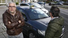 Las paradas de taxi de A Mari�a, en imagen una de Viveiro, mueven a diario a centenares de personas