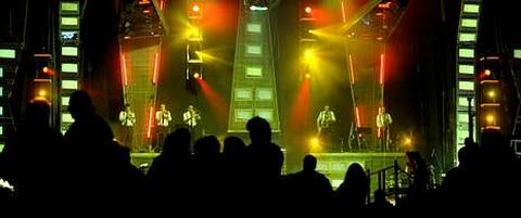 La Charleston Big Band fue la encargada de abrir la verbena en el recinto ferial silledense.