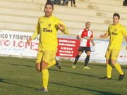 Suso Mart�nez (derecha) fich� esta semana por el Boiro. 