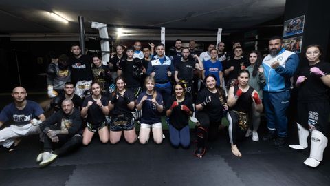 La selecci�n gallega de kickboxing y muaythai en el Vitalfitness de Carballo. Molins Team