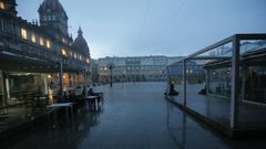 Terrazas vac�as en A Coru�a el d�a de reapertura de la hosteler�a
