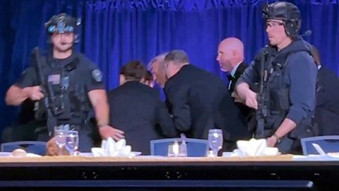 Momento de la�evacuaci�n de Donald Trump