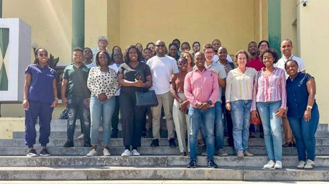 Las mdicas ourensanas forman a facultativos de Mozambique.