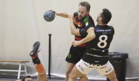 Imagen del partido en casa contra el Chapela, en el que tambi�n perdieron los rojinegros. 