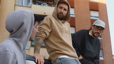 Timoth&eacute;e Chalamet, Lionel Messi y Bad Bunny, en un fotograma de &laquo;Backyard Legends&raquo;