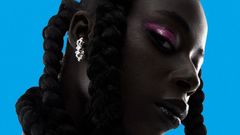 Rosa intenso. As es este maquillaje de Diana Fraga para este look con joyas de Rgido