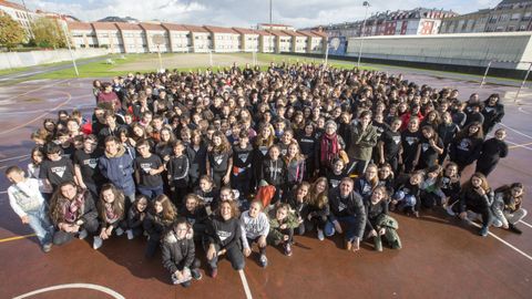 De negro en el instituto Alfredo Braas de Carballo