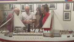 Antonio Barreiro, Jos� Carlos Vidal, Sara Barbanz�n y Patricia Lojo detr�s de la pieza