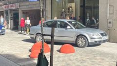 Muchos coches esquivan las nuevas bolas de caucho de Cami�o Real