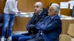 El lotero Manuel Reija (izquierda) y su hermano, el exdelegado de Loter�as, Miguel Reija, durante la segunda sesi�n del juicio de la loter�a millonaria perdida en A Coru�a