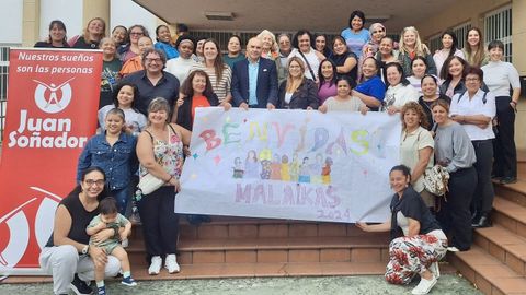 El director xeral, en su visita al encuentro del proyecto Malaikas.