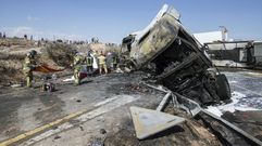 Dos camiones chocan en plena autov�a