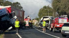 El accidente se produjo en la N-527 a su paso por Melide.
