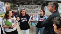 Recogida de firmas el fin de semana pasado en praza de Galicia 