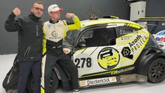 Evan Becerra, con su padre, Jos� Luis, junto al veh�culo con el que compiten en la Fun Cup