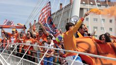 La afici&oacute;n del Leyma Coru&ntilde;a, camino del Coliseum para presenciar el Leyma-Palencia.
