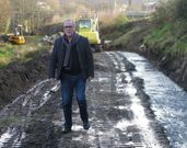 El alcalde Juan Rey en la zona en la que comenzaron las obras. 