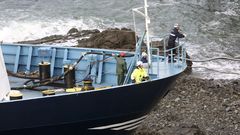 Primera jornada de extracci�n del carburante del Blue Star