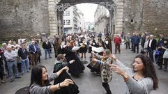 Ambiente festivo en el Domingo das Mozas