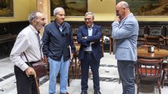 El presidente provincial, Luis Menor, realiz� una visita al Liceo de Ourense junto a la directiva de la instituci�n cultural 