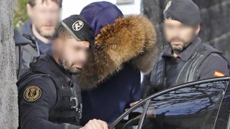 Diciembre del 2022, Canido. Pablo García, saliendo de su casa en Vigo detenido por 3.300 kilos. Esa causa está pendiente de juzgar. 