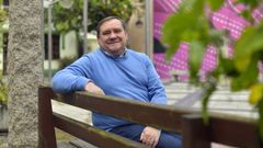 Tino Trigo, nas inmediaci�ns do seu negocio de asesor�a e seguros en Perl�o.