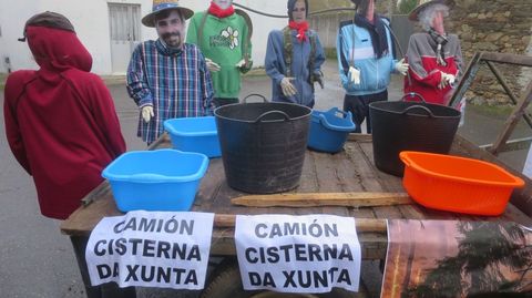 Un �cami�n cisterna� utilizado polos compadres de Rioseco para loitar contra o lume