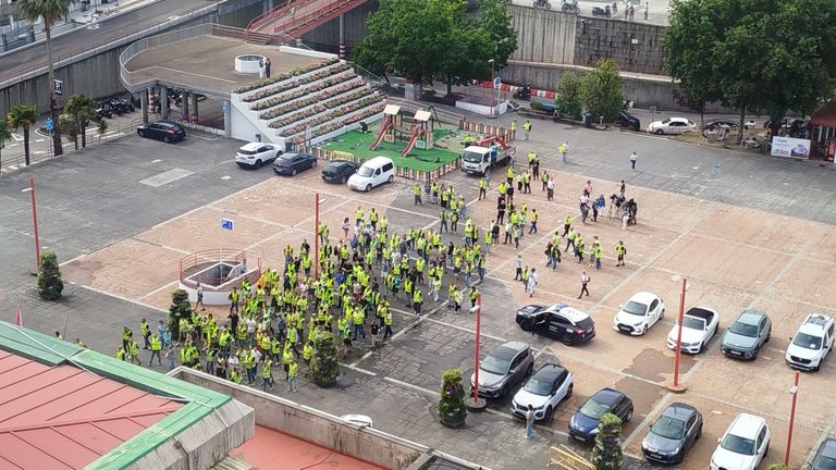 Trabajadores de la recogida de basura de Vigo protestan ante el Concello